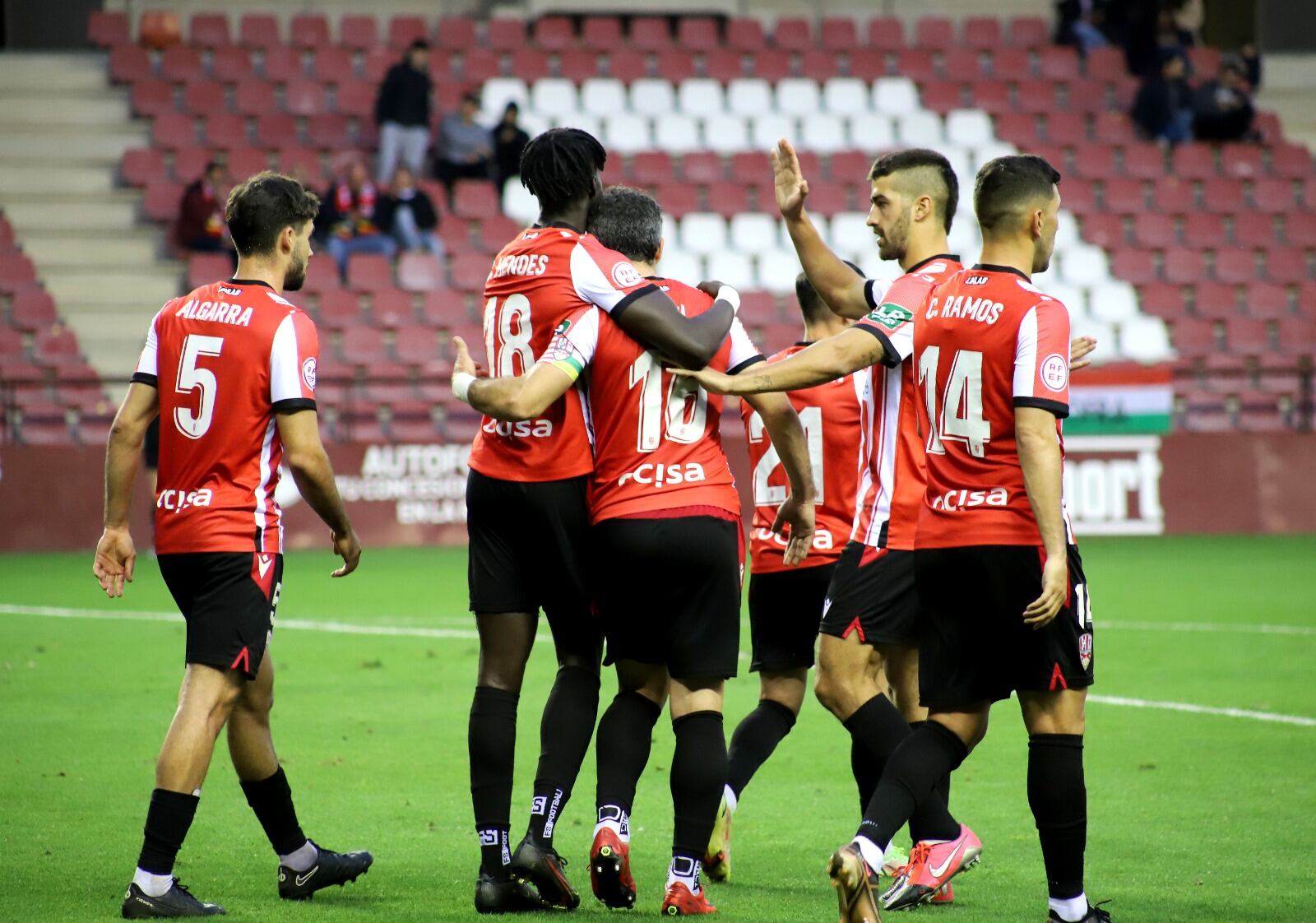 Los jugadores de la UD Logroñés celebran el tanto de Clau Mendes / UD Logroñés