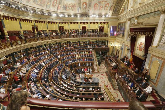 FOTOGALERÍA | Vista general del hemiciclo del Congreso durante la sesión solemne de la conmemoración del 40 aniversario de las elecciones de 1977.