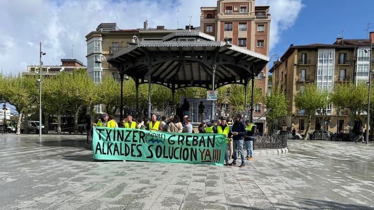 La huelga de 100 días en Servicio de Txingudi se enquista, la plantilla advierte de riesgos en el alcantarillado
