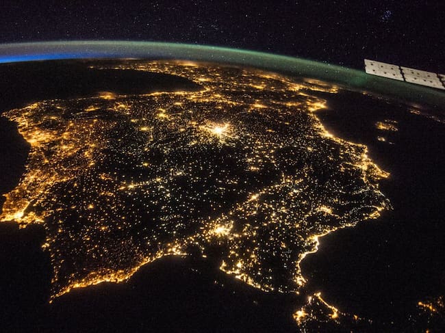 La Península Ibérica fotografiada la noche del 26 de julio de 2014.