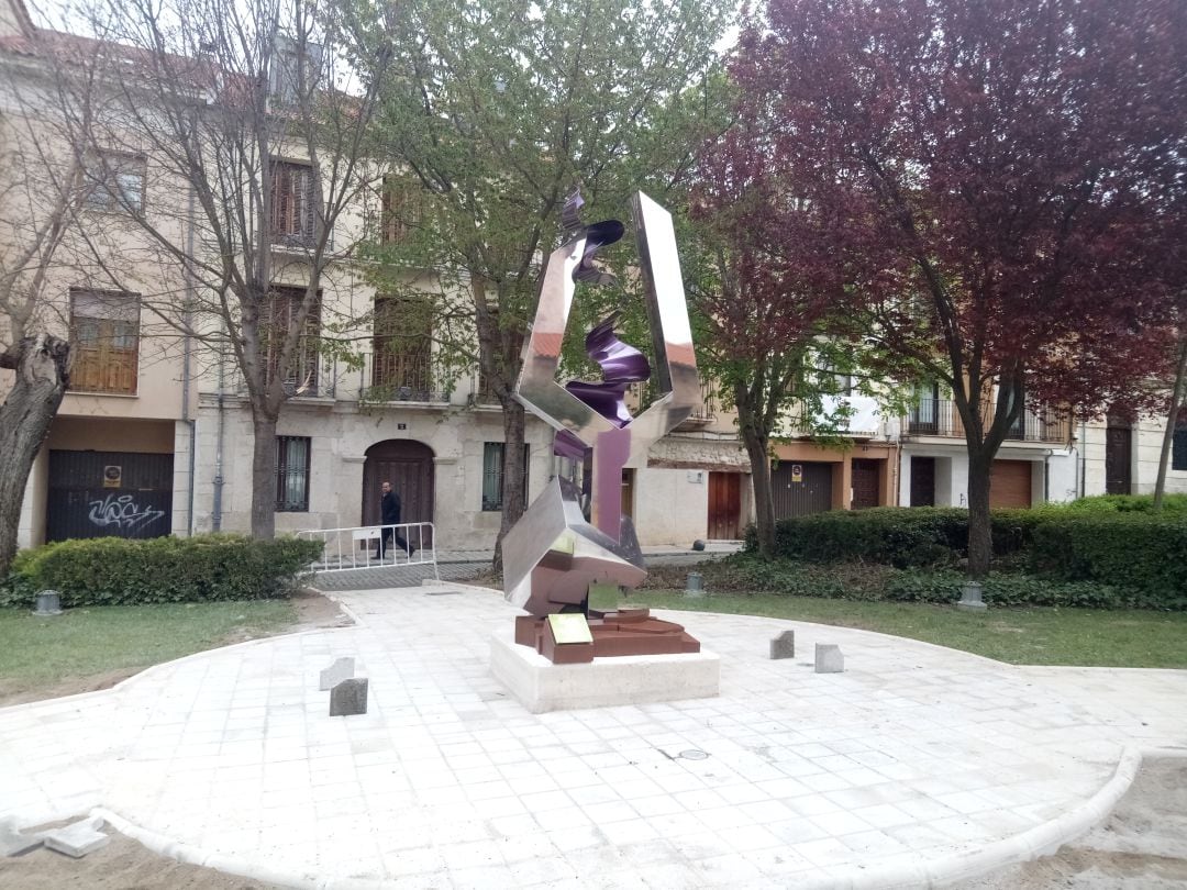 La nueva escultura dedicada al sector de la agroalimentación de la villa