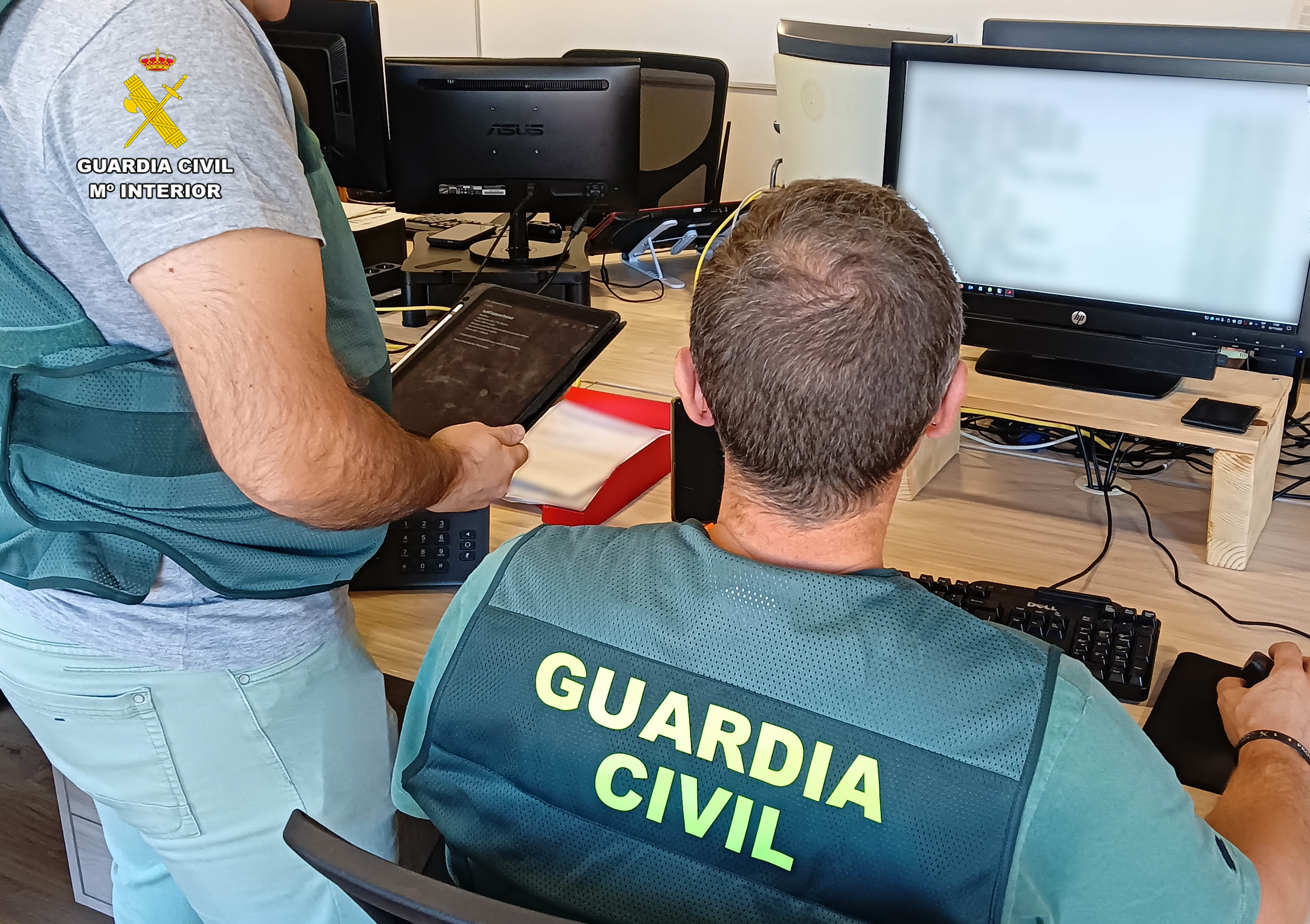 Equipo @ de la Guardia Civil.