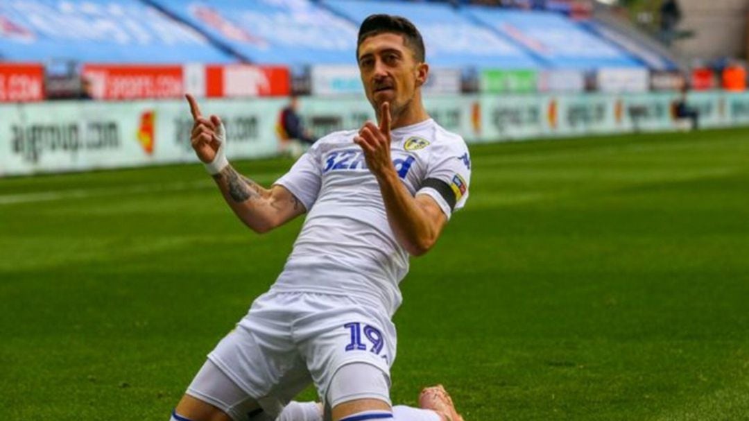 Pablo Hernández celebra un gol con la camiseta del Leeds United