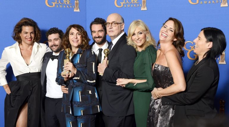 FOTOGALERÍA | El reparto de la serie &#039;Amazon&#039; celebra sus dos Globos de Oro en la categoría de comedia EFE/EPA/PAUL BUCK