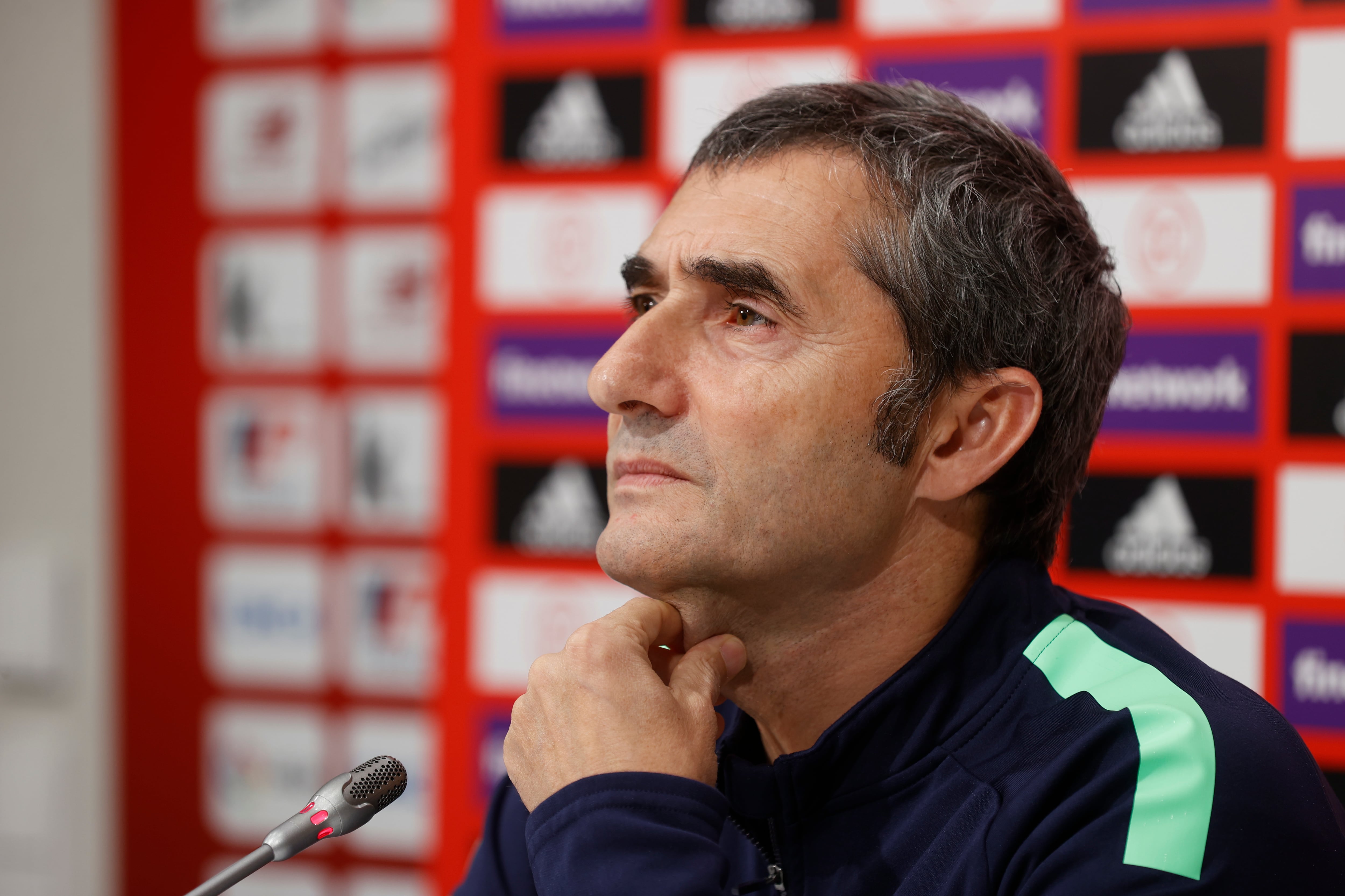 El entrenador del Athletic Club, Ernesto Valverde, en una rueda de prensa previa en Lezama