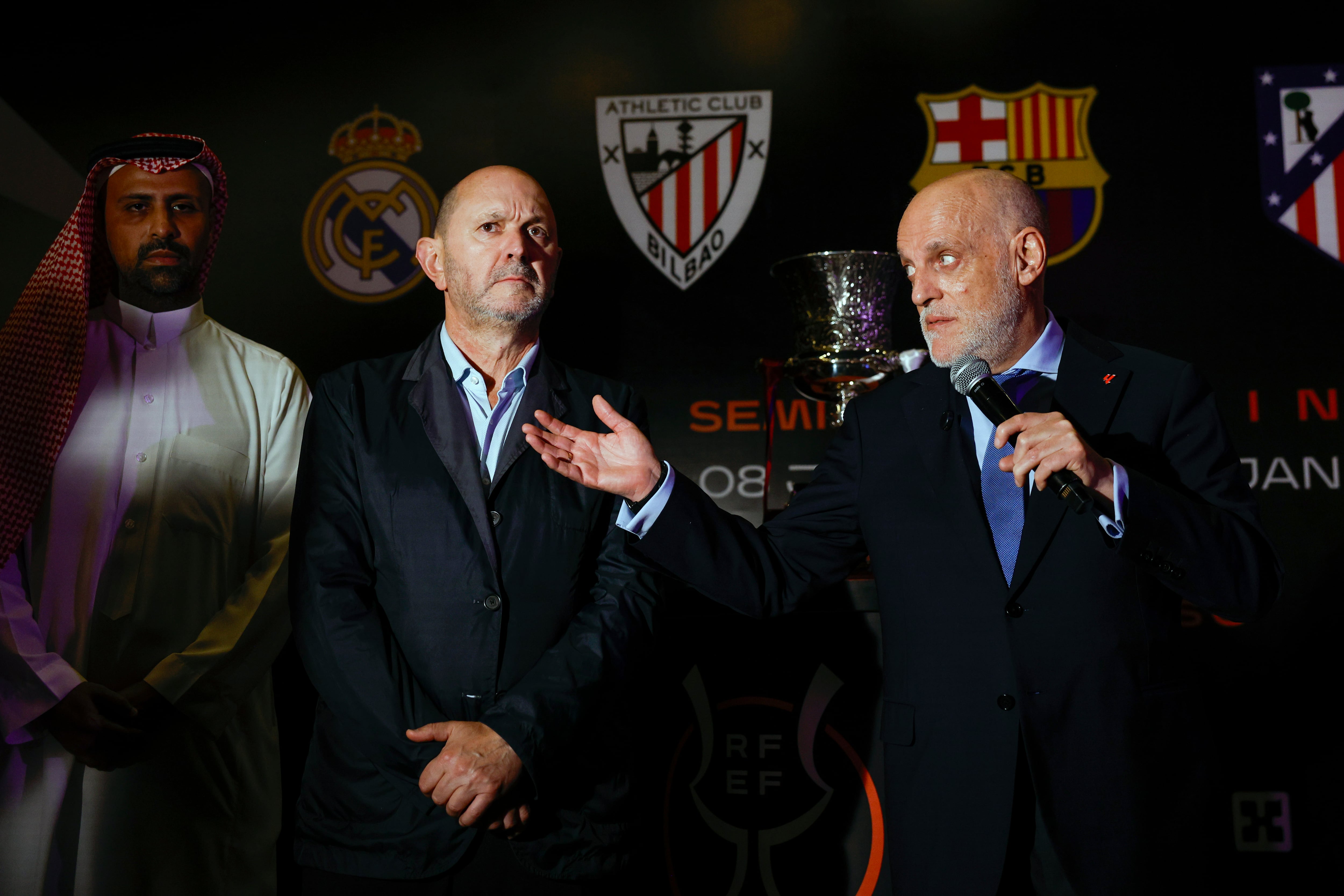 Rafael Louzán, presidente de la RFEF, y Javier Tebas, presidente de LaLiga, en la Fan Zone de la Supercopa