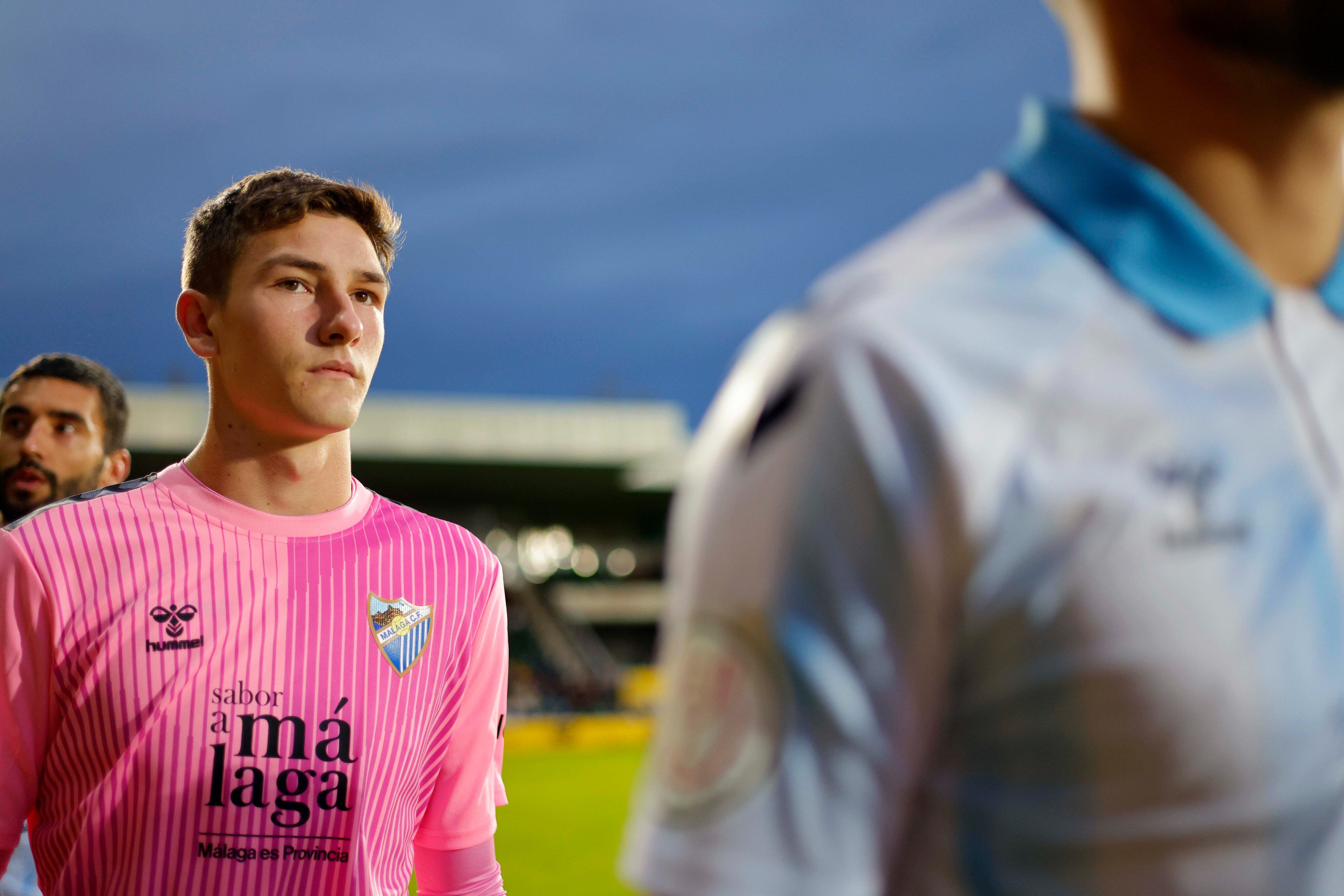 Carlos López, antes de empezar el partido en Barakaldo