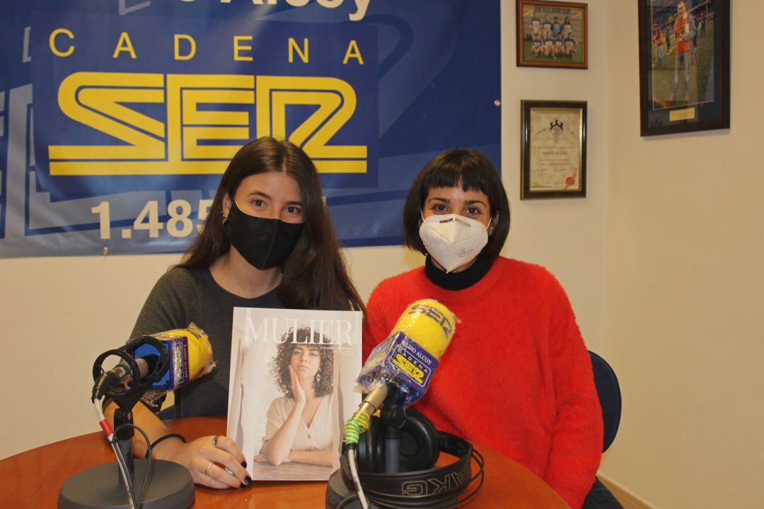 La periodista Cynthia Manchón y la edil de Juventud, Maria Baca, tras la entrevista en Tragaluz.
