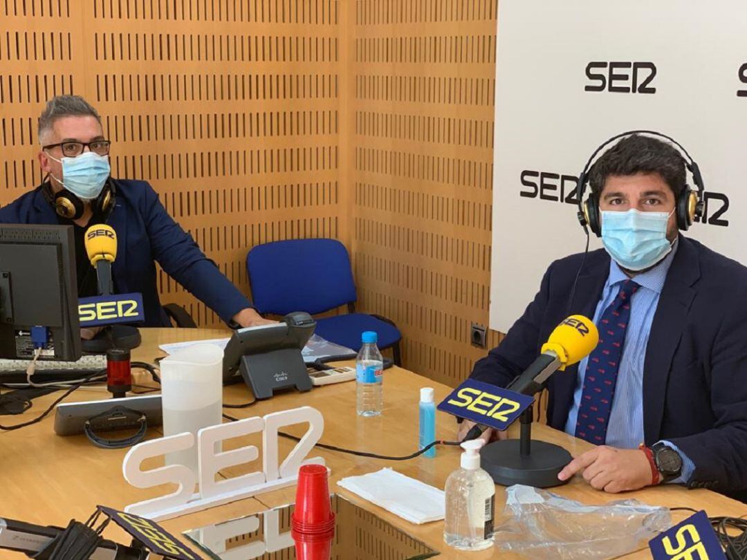 El presidente de la comunidad, Fernando López Miras en los estudios de Radio Murcia de la Cadena Ser