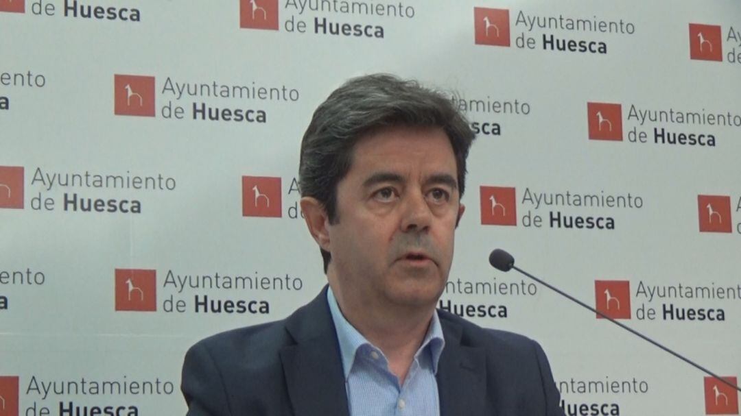 El nuevo alcalde de Huesca, el socialista Luis Felipe.