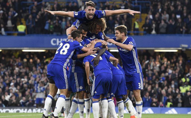 Los jugadores del Chelsea celebran un gol en Stamford Bridge