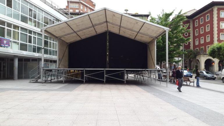 Tablado preparado en Unzaga para las fiestas de San Juan