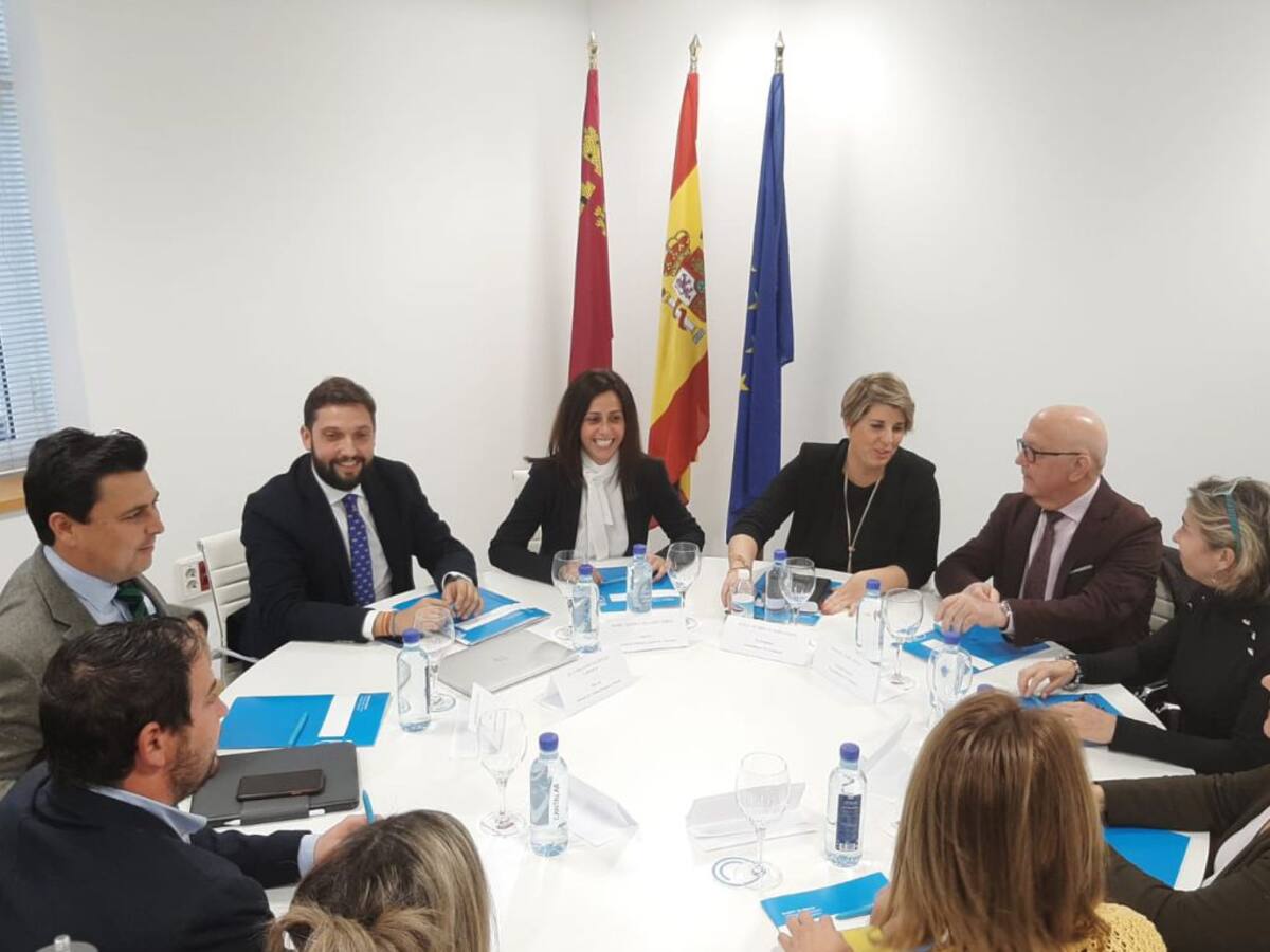 La Consejería de Turismo depura las "líneas estratégicas" de la promoción del Mar Menor
