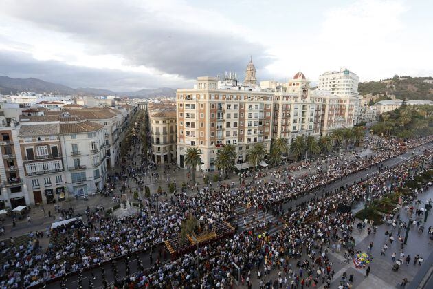 Recorrido procesional de Nuestro Padre Jesús del Rescate a su paso por la Alameda Principal