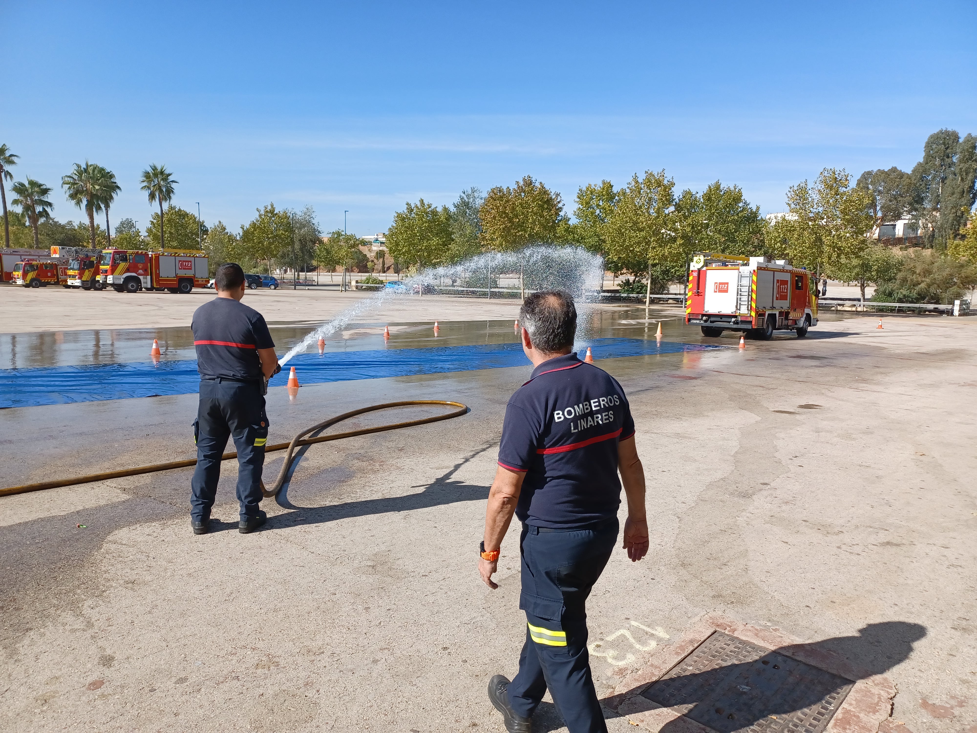 Bomberos de Linares, durante un curso de conducción.