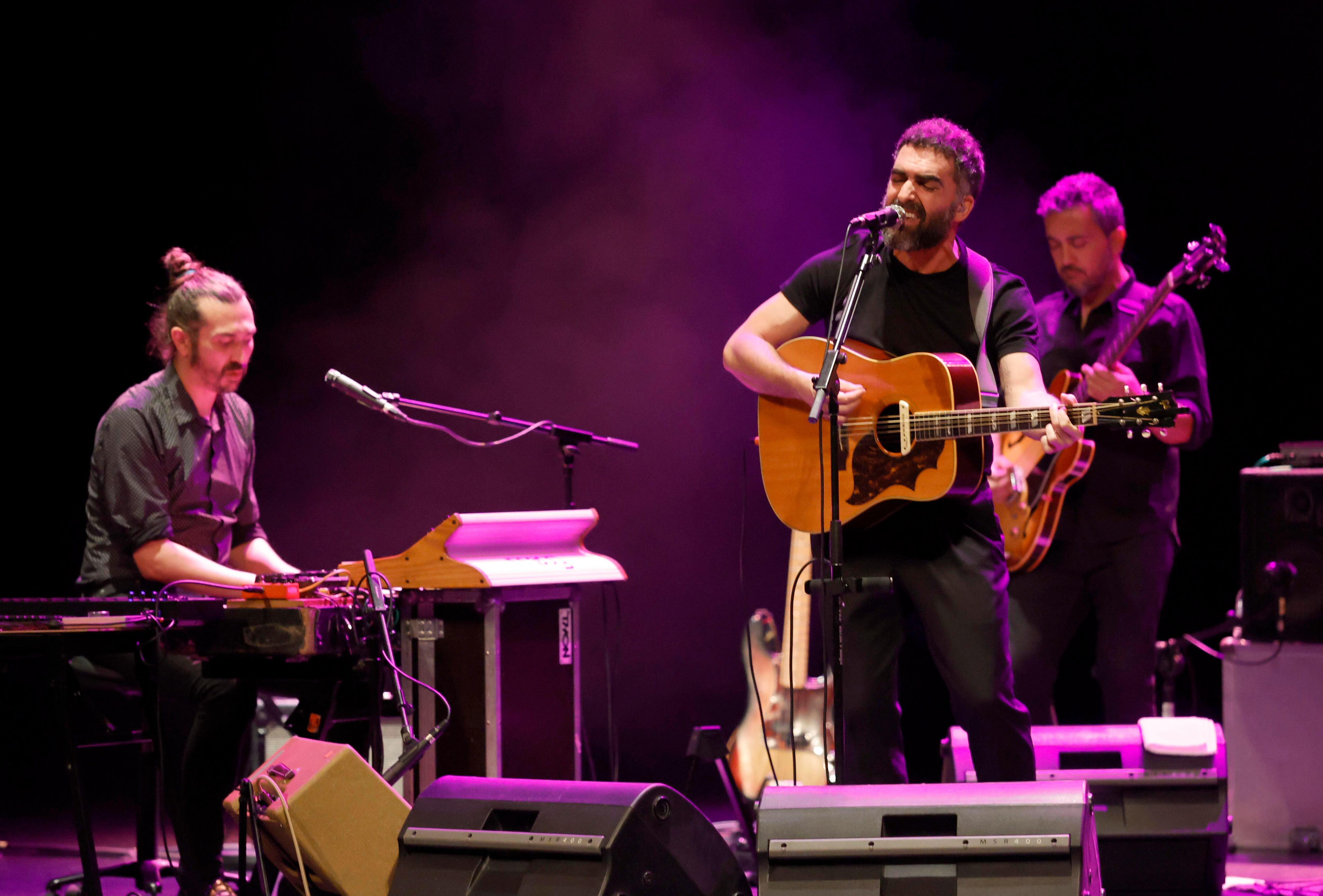 FERROL, 16/06/2023.- El músico Jero Romero regresa a los escenarios casi siete años después con un nuevo trabajo, &quot;Miracoloso&quot;, que presenta en una pequeña gira que recala en el teatro Jofre de Ferrol.-EFE/ Kiko Delgado