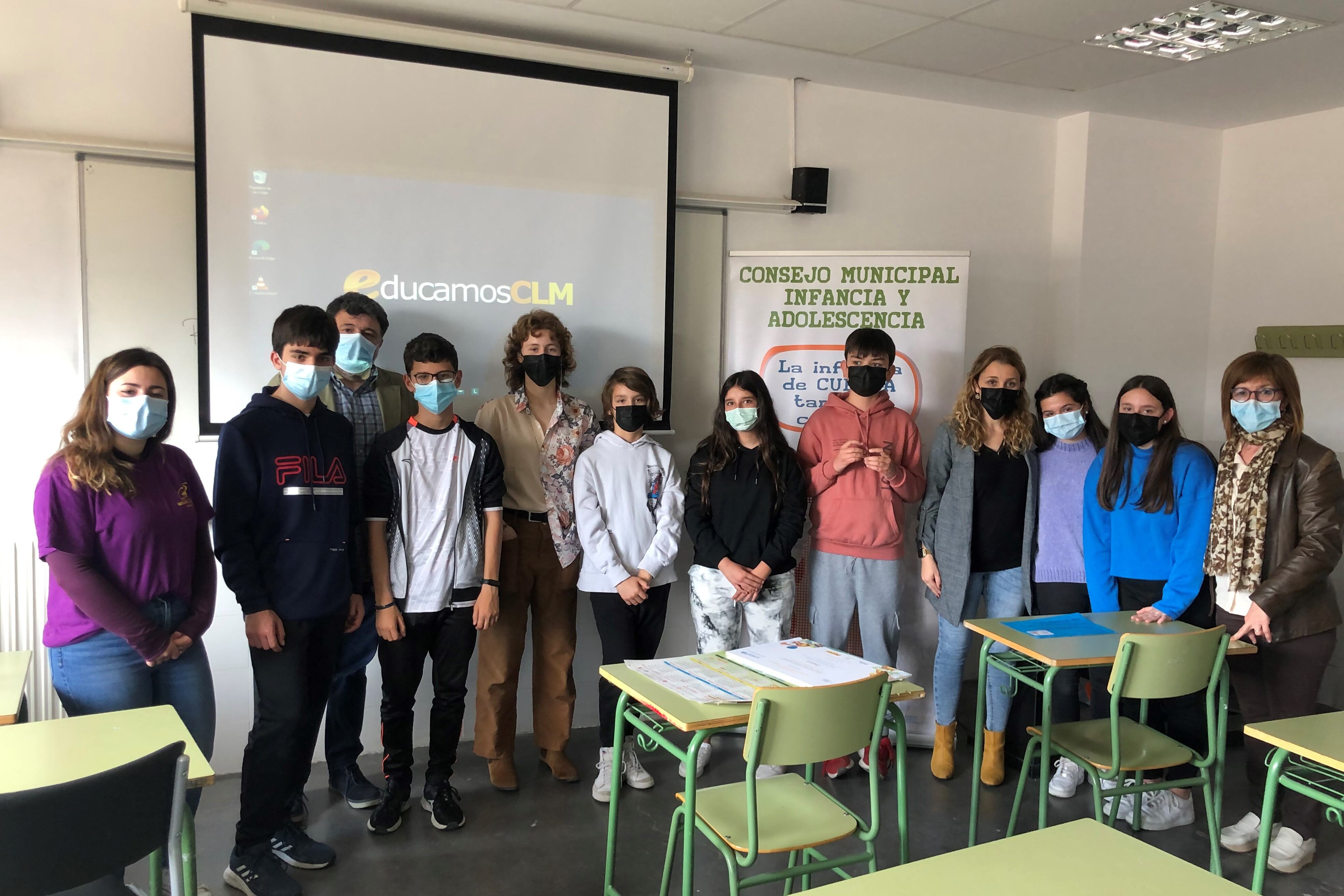 Los integrantes del Consejo de la Infancia y Adolescencia en la presentación del vídeo