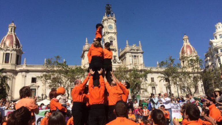 Trobada d&#039;Escoles en valencià el pasado año en la plaza del Ayuntamiento