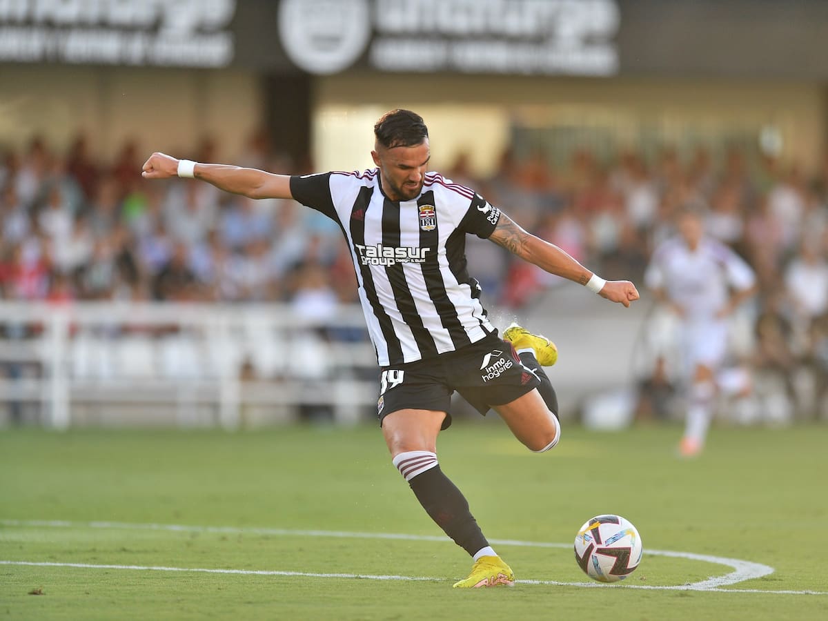 El Efesé visita el Ciutat de València con la ilusión de dormir como líder de LaLiga Smartbank