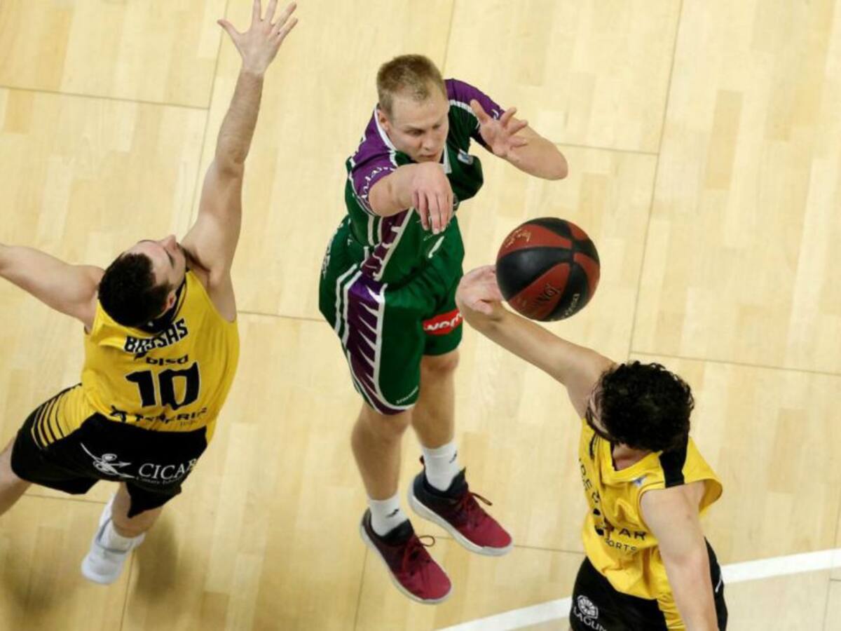 El Unicaja se juega la quinta plaza ante el Iberostar Tenerife