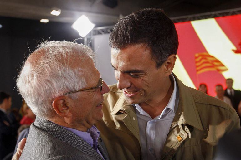 El presidente del Gobierno, Pedro Sánchez junto al futuro ministro de Asuntos Exteriores, Josep Borrell 