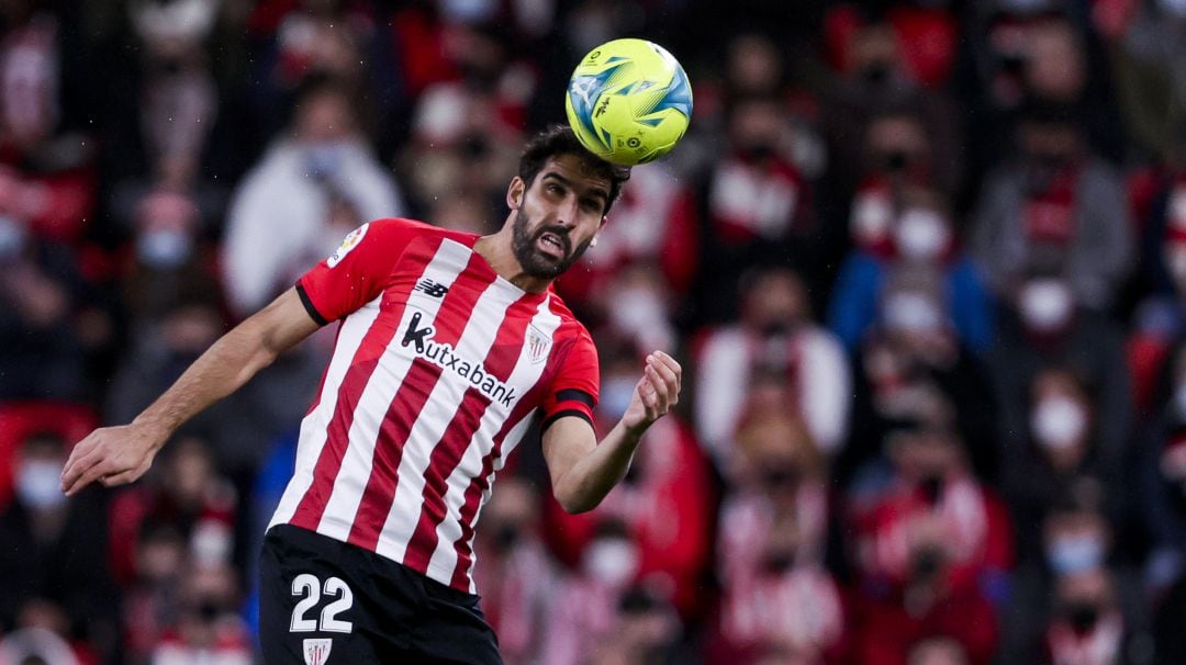 Raúl García, durante un partido en San Mamés