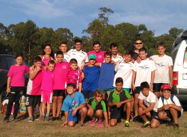 Deportistas ourensanos en la categoría alevín, participando en el Campeonato Gallego de Piragüismo