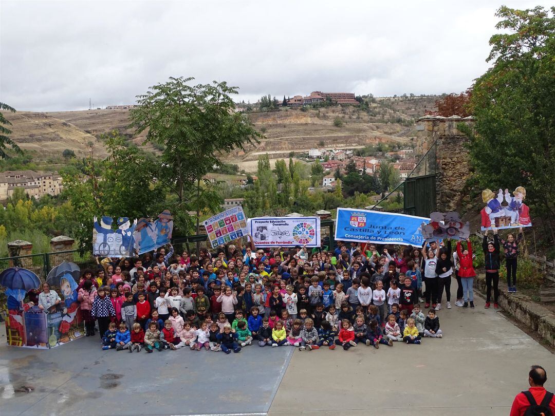 Fotografía de los participantes en el proyecto del CEIP Fray Juan de la Cruz