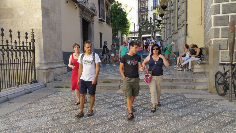 Turistas en la calle Oficios de Granada este verano