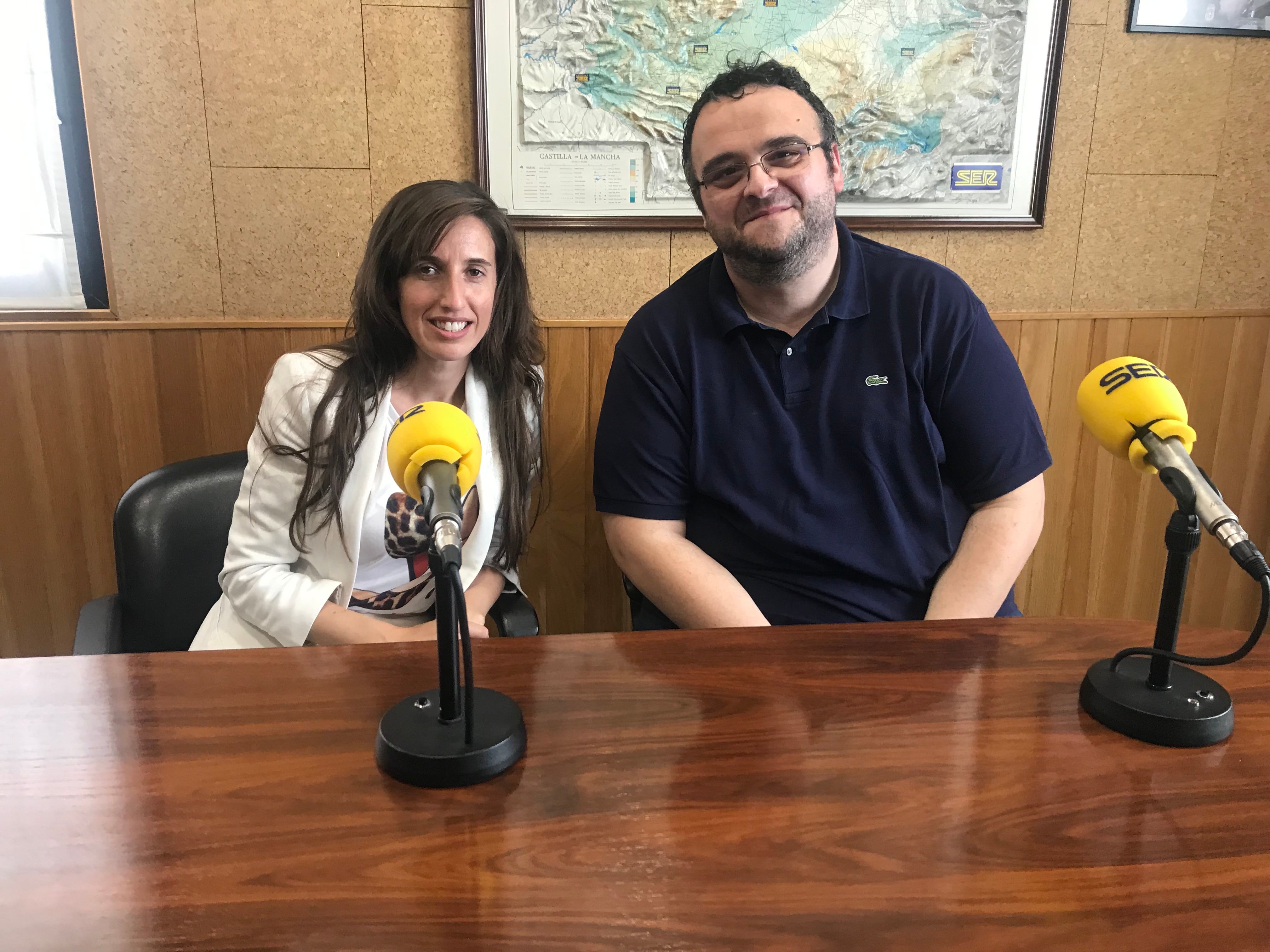 Beatriz Hernández y José Miguel Almansa en el estudio de SER Cuenca.