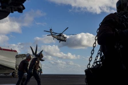 Uno de los helicópteros participante en las maniobras.