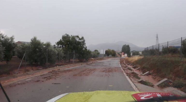 Carretera annegada por la tormenta a la que tuvo que acudir el Servicio de Emergencias 112