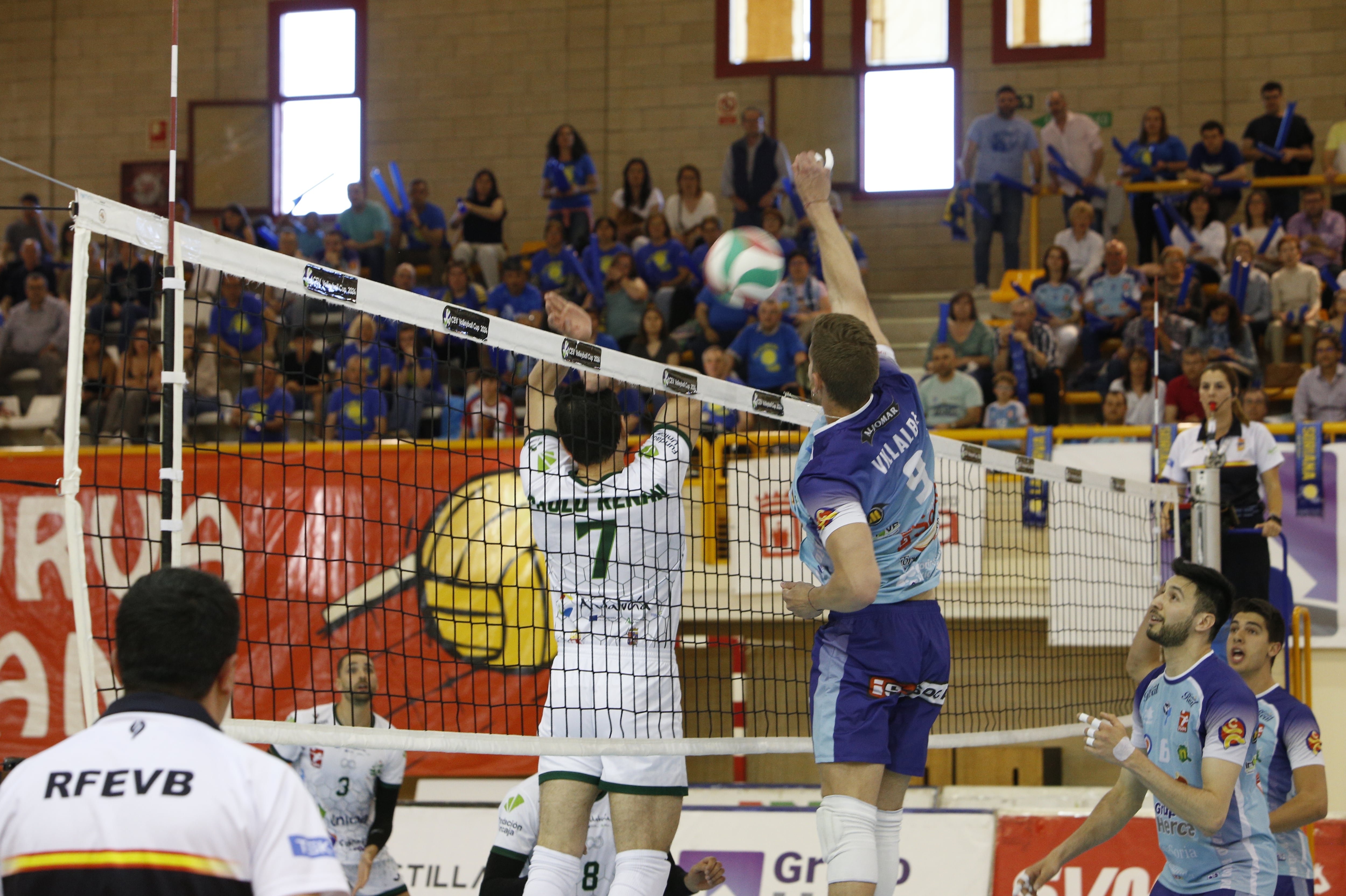 Pepe Villalba, durante un duelo ante Almería en Los Pajaritos.