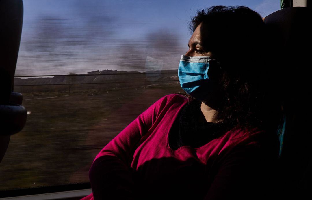 Mujer con mascarilla