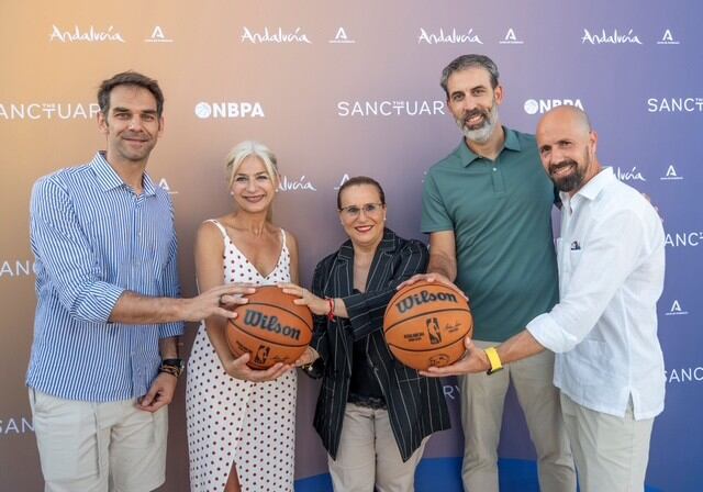La asociación de jugadores profesionales de EEUU fomenta la práctica del baloncesto en Andalucía