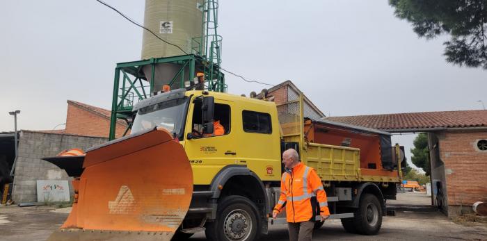 El director general de Carreteras del Gobierno de Aragón, Miguel Ángel Arminio, presentó la campaña de vialidad invernal en la red autonómica de carreteras de Aragón