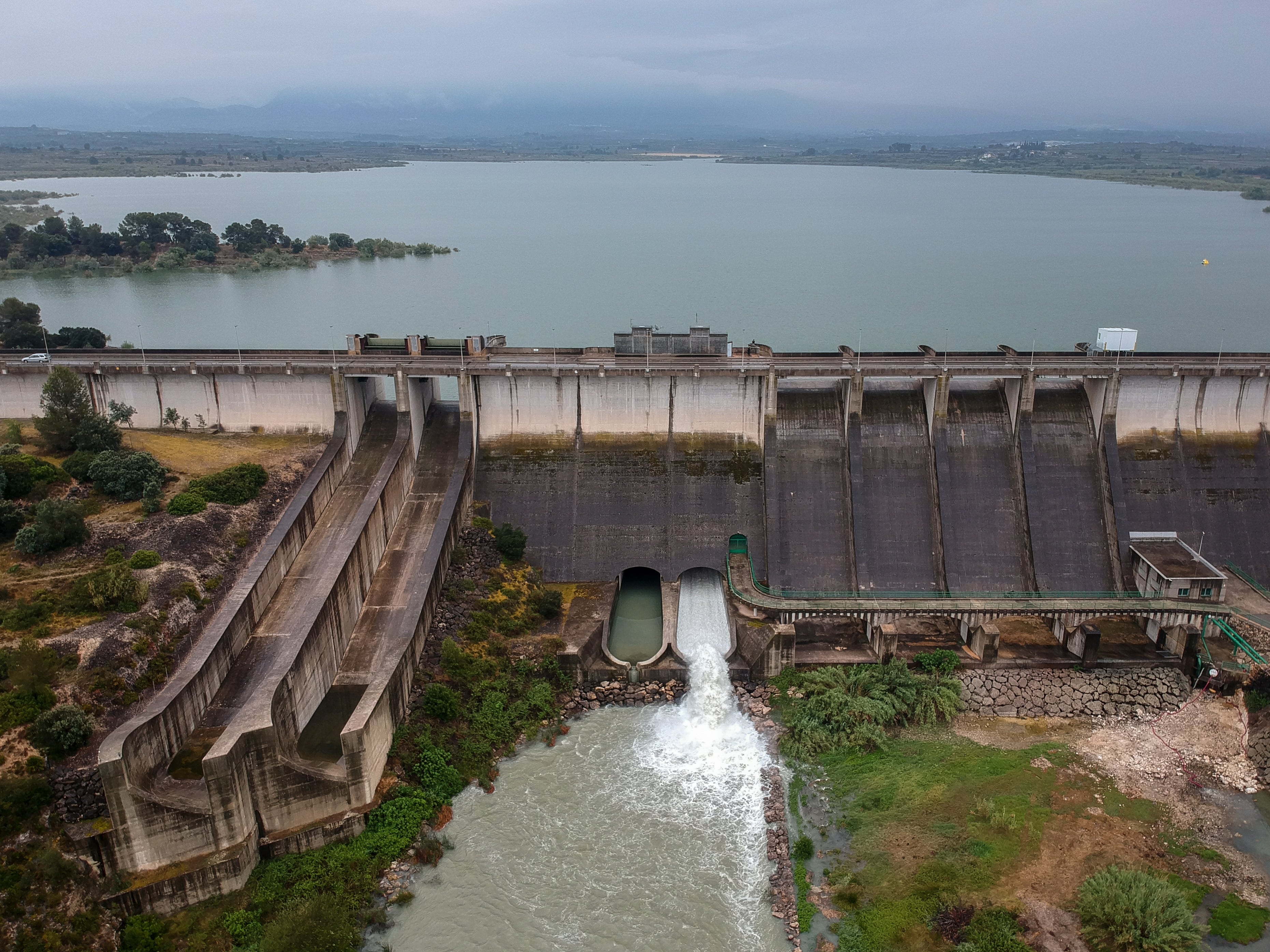 Vista general del embalse de Bellús (Valencia).