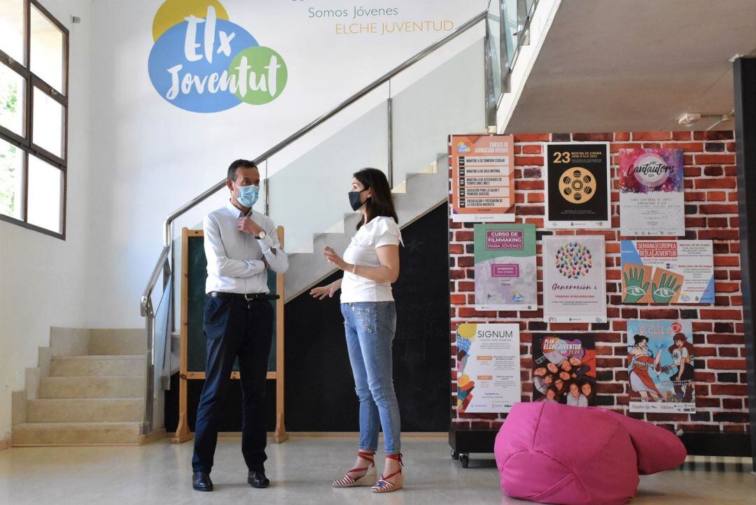 Carlos González y Marga Antón en la nueva Sala Joven