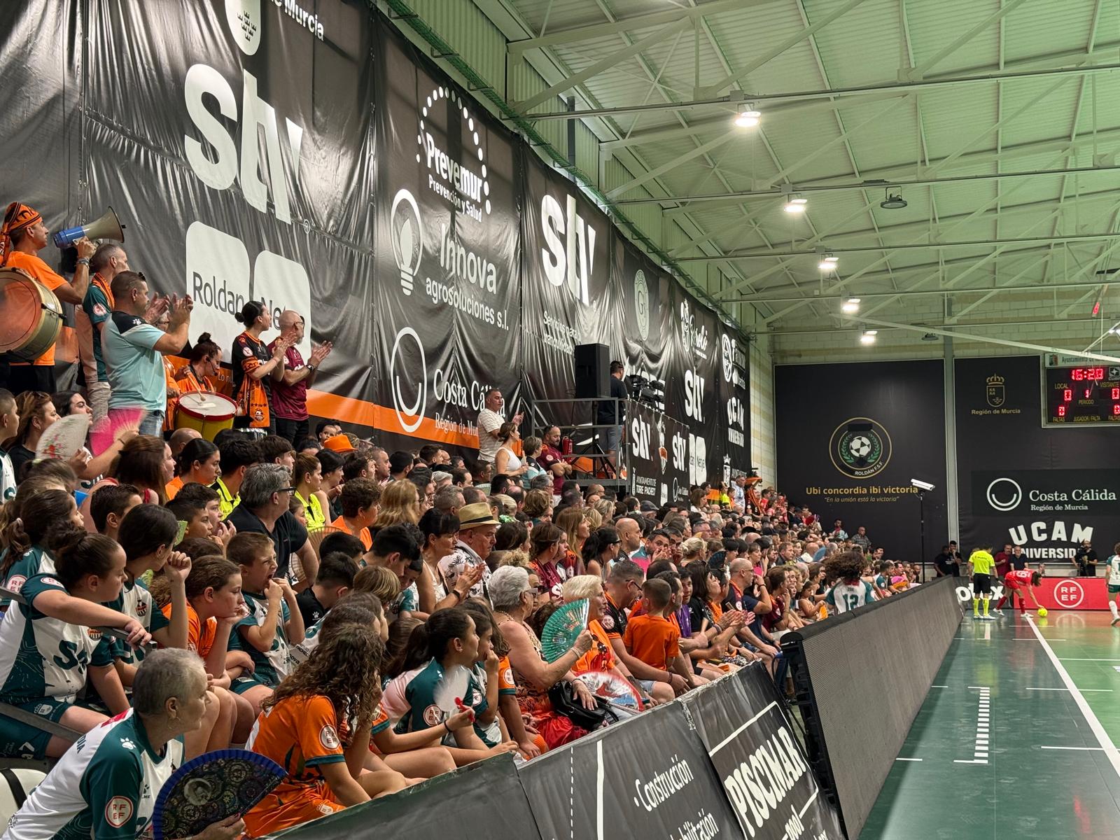 La afición del STV abarrotó el Gabriel Pérez