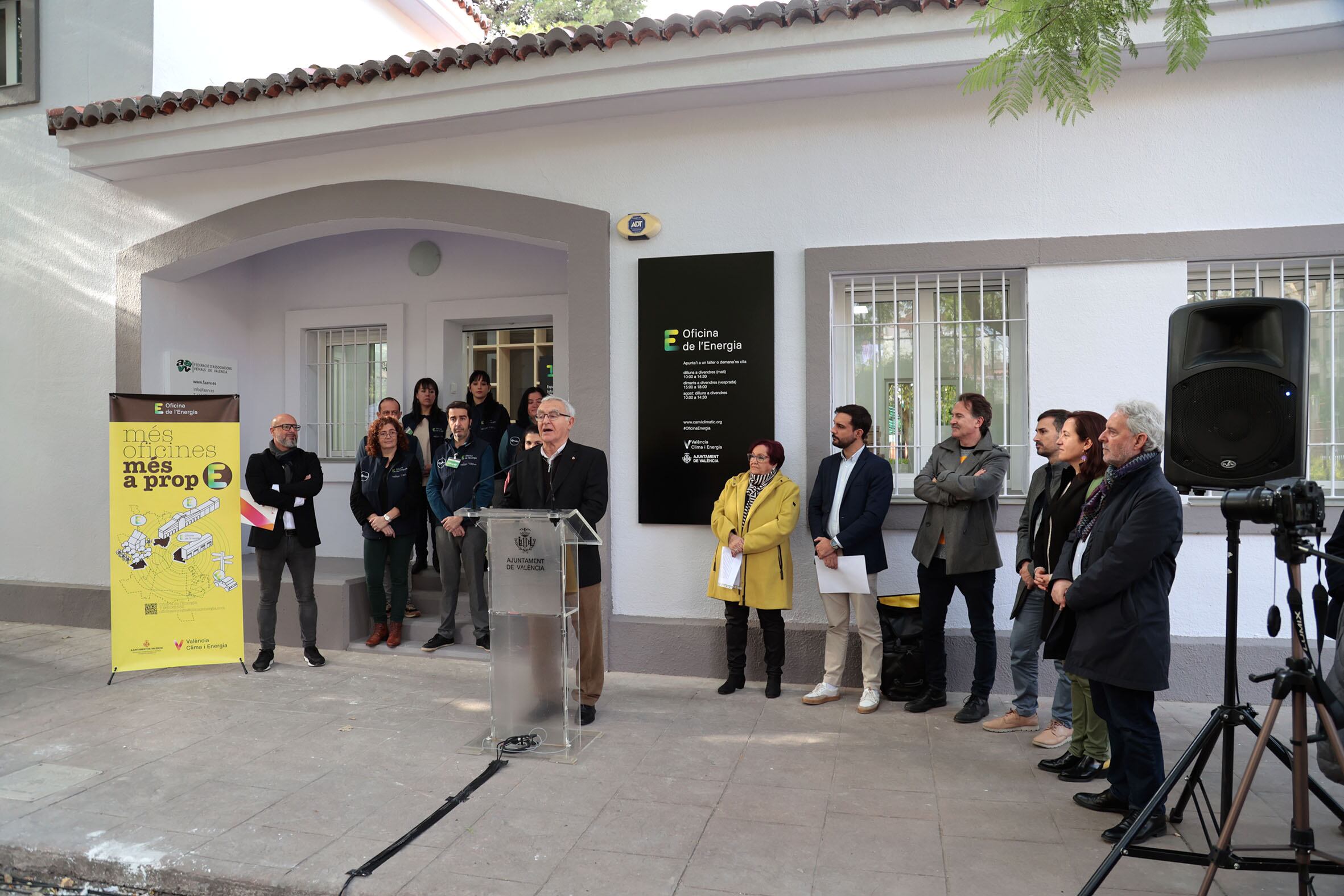 El alcalde de València, Joan Ribó, el concejal de Emergencia Climática, Alejandro Ramón y otros miembros del equipo de gobierno del Ayuntamiento de València