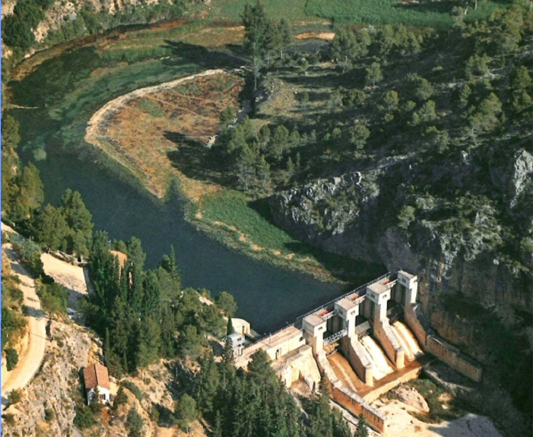 Presa de toma de la mancomunidad de Canales del Taibilla