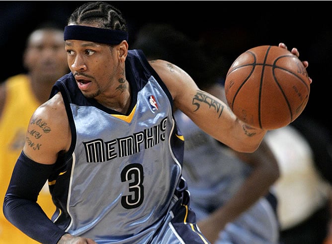 Iverson, durante un partido con los Grizzlies