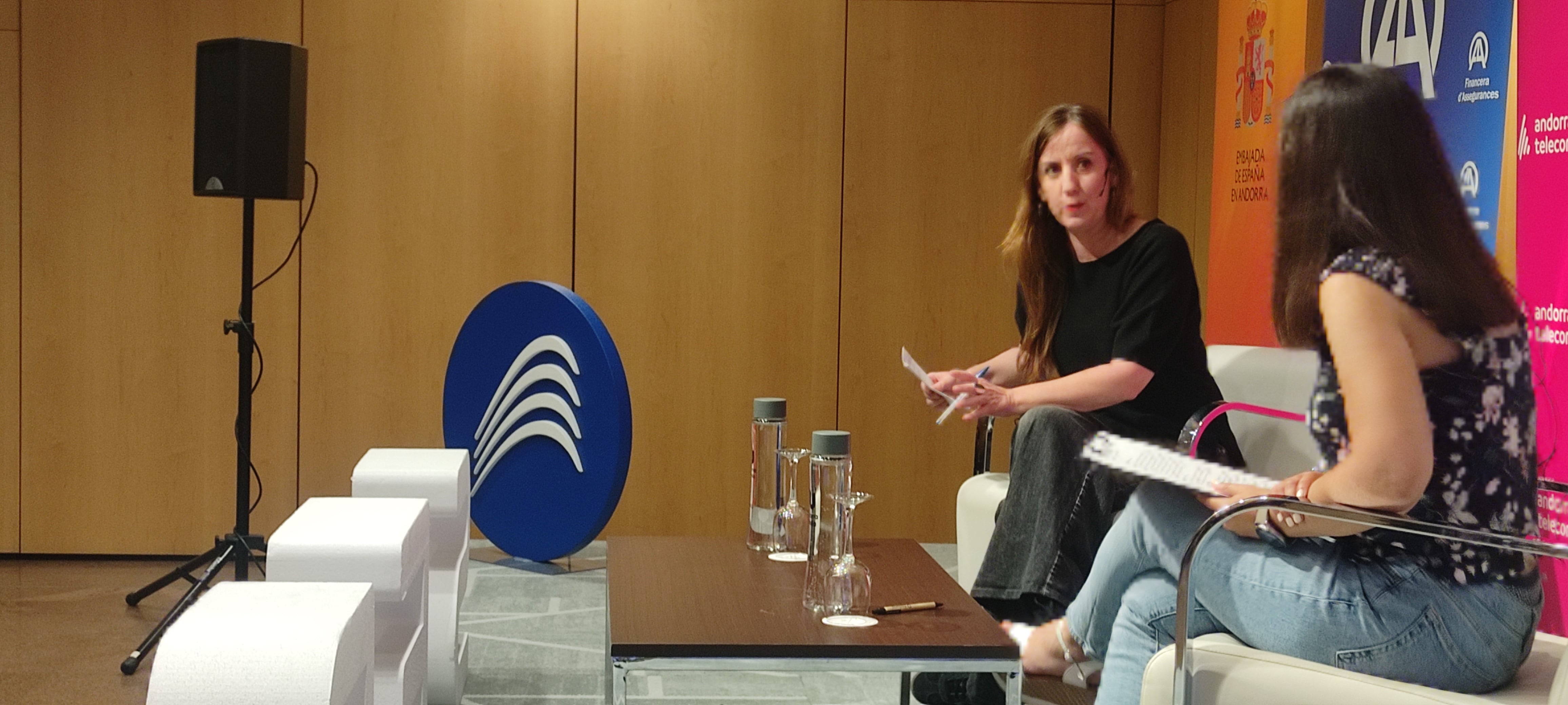 Txell Feixas conversa amb Laura Massegú sobre la situació de les dones i nenes al Pròxim Orient a l&#039;acte de cloenda d&#039;Amb Veu de Dona