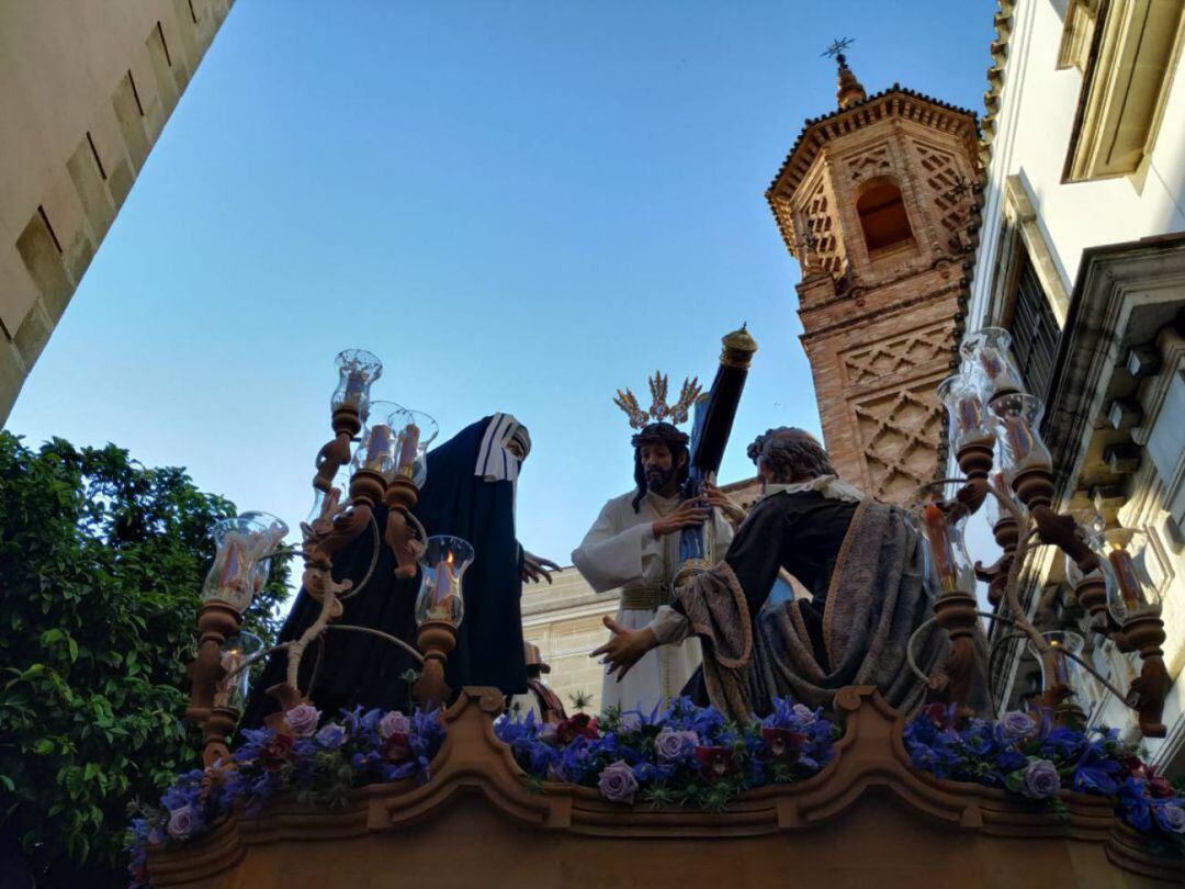 La Hermandad de la Salvación entrando en calle Francos