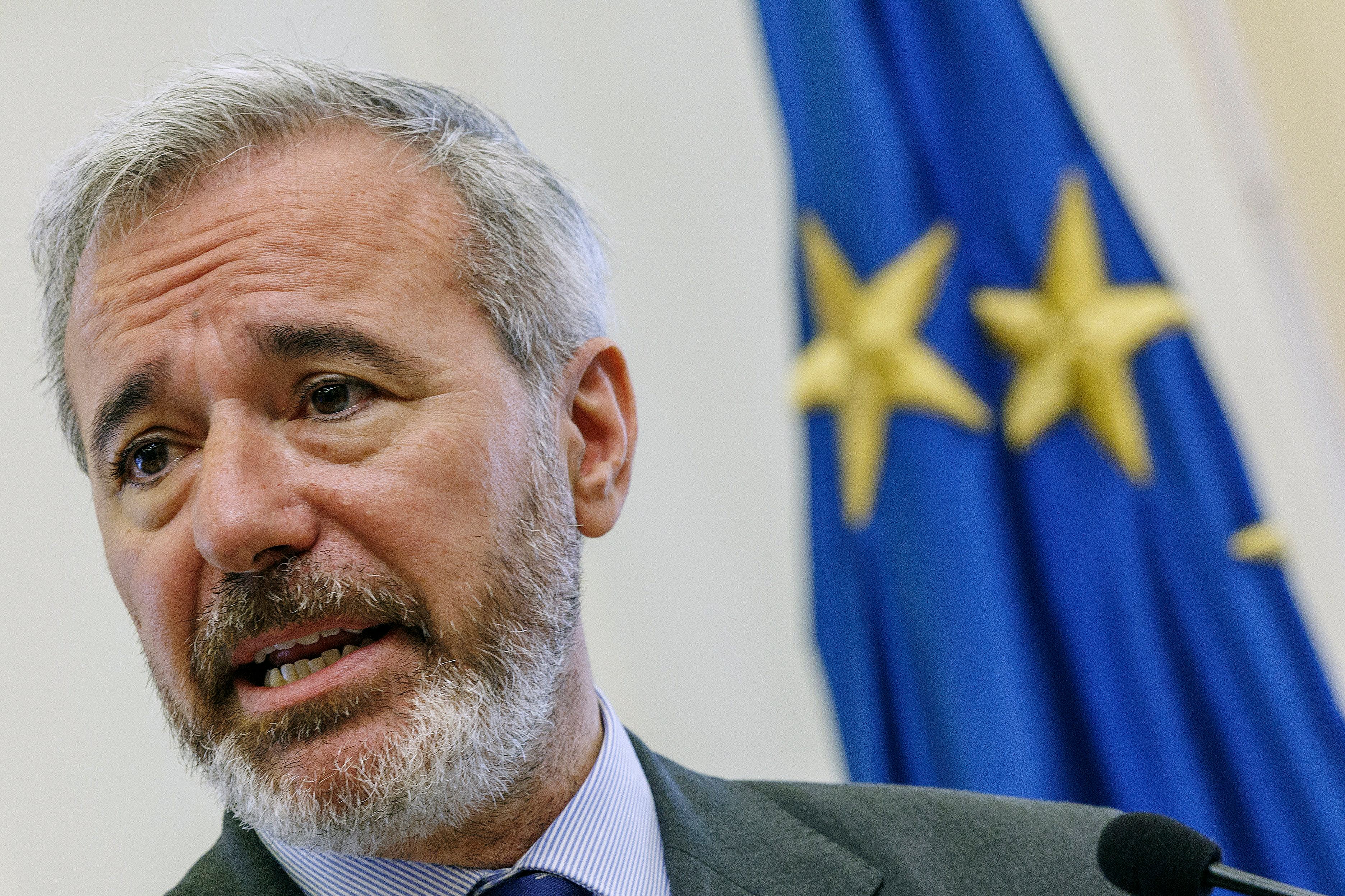 ZARAGOZA (ESPAÑA), 27/06/2025.- El presidente de Aragón, Jorge Azcón, ha anunciado este viernes una nueva inversión de 1.254 millones de euros en la primera fase para construir un centro de datos de 25 hectáreas en el municipio de La Puebla de Alfindén, junto a Zaragoza, y que generará entre su construcción y fase de explotación 2.774 puestos de trabajo. EFE/Javier Cebollada