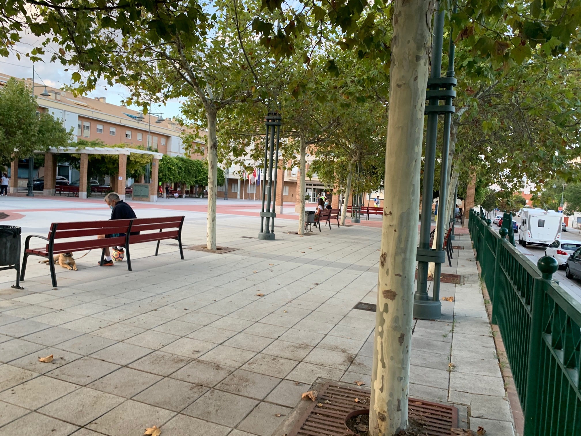 Plaza del Pueblo de Cabanillas del Campo/Foto SER GU