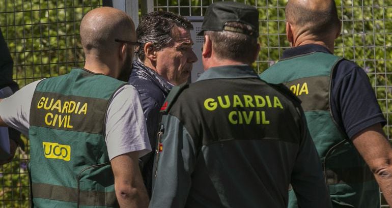 Ignacio González durante su detención el pasado mes de abril