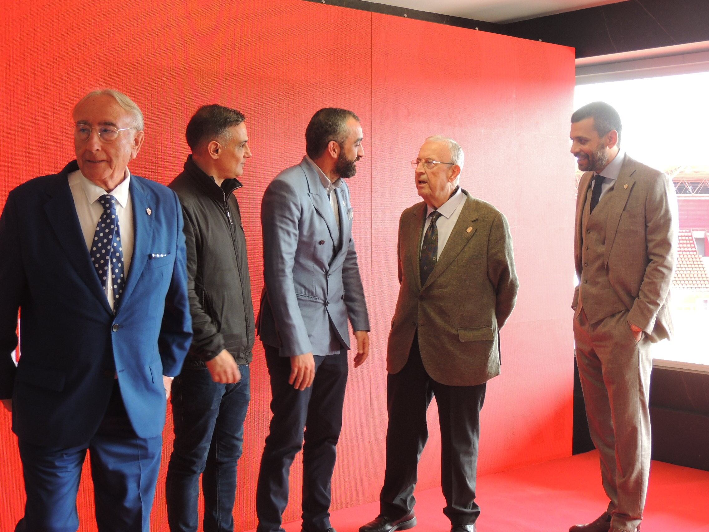 Guillermo Blanes no se quiso perder la presentación de la Academia del Almería.