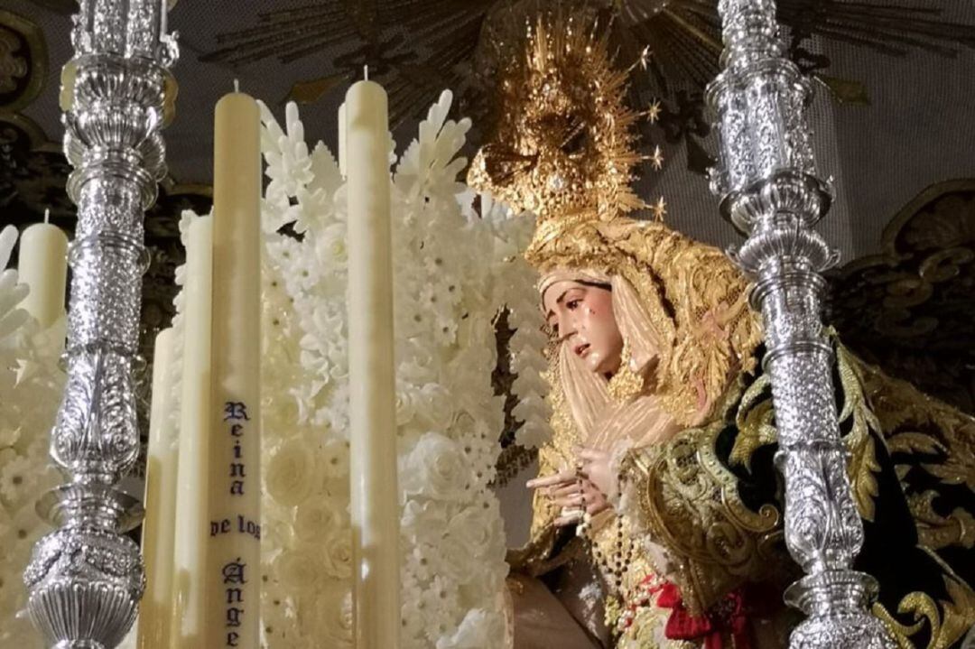La Virgen del Rocío en su paso de palio