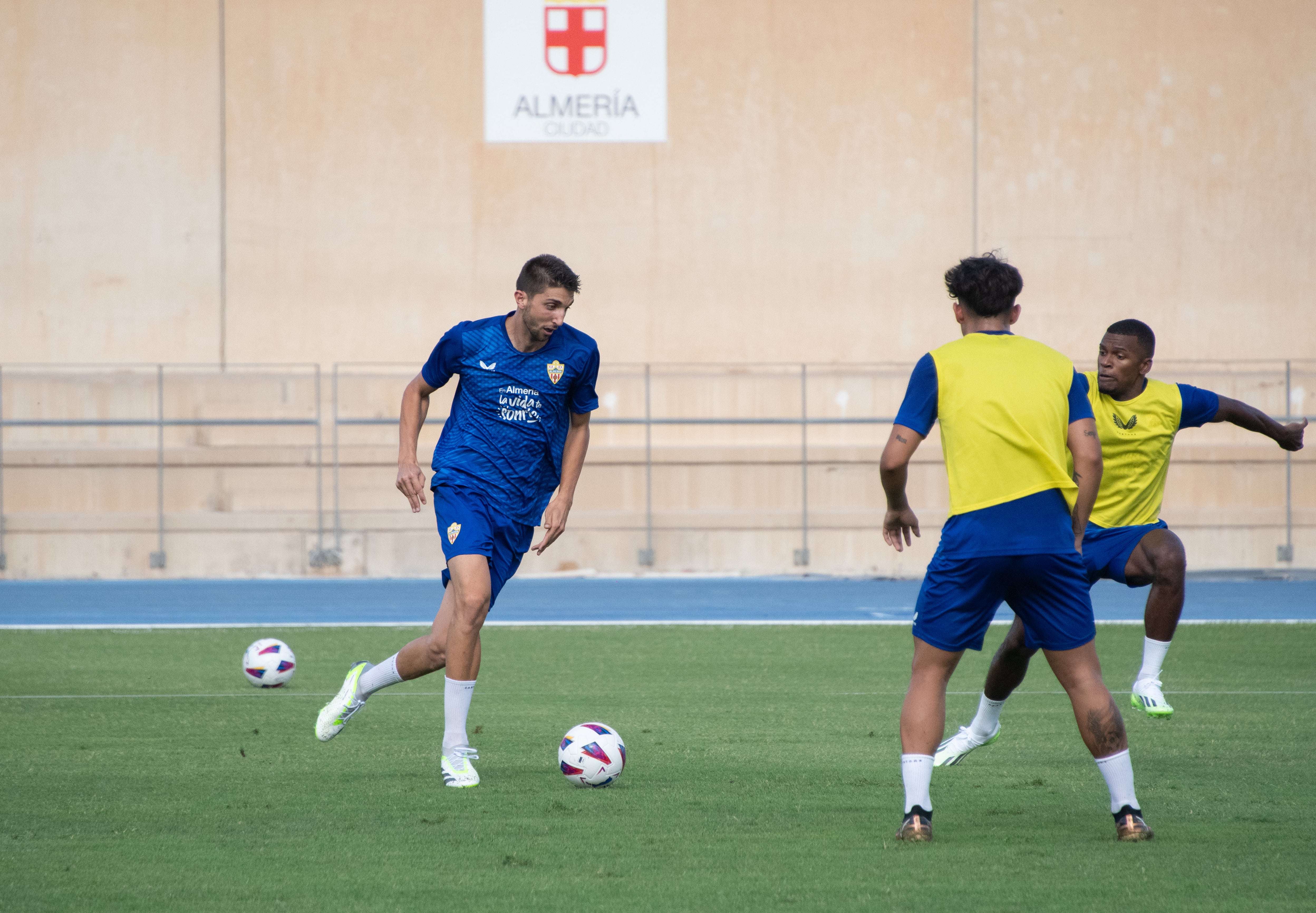 Edgar en su primer entrenamiento con el Almería.